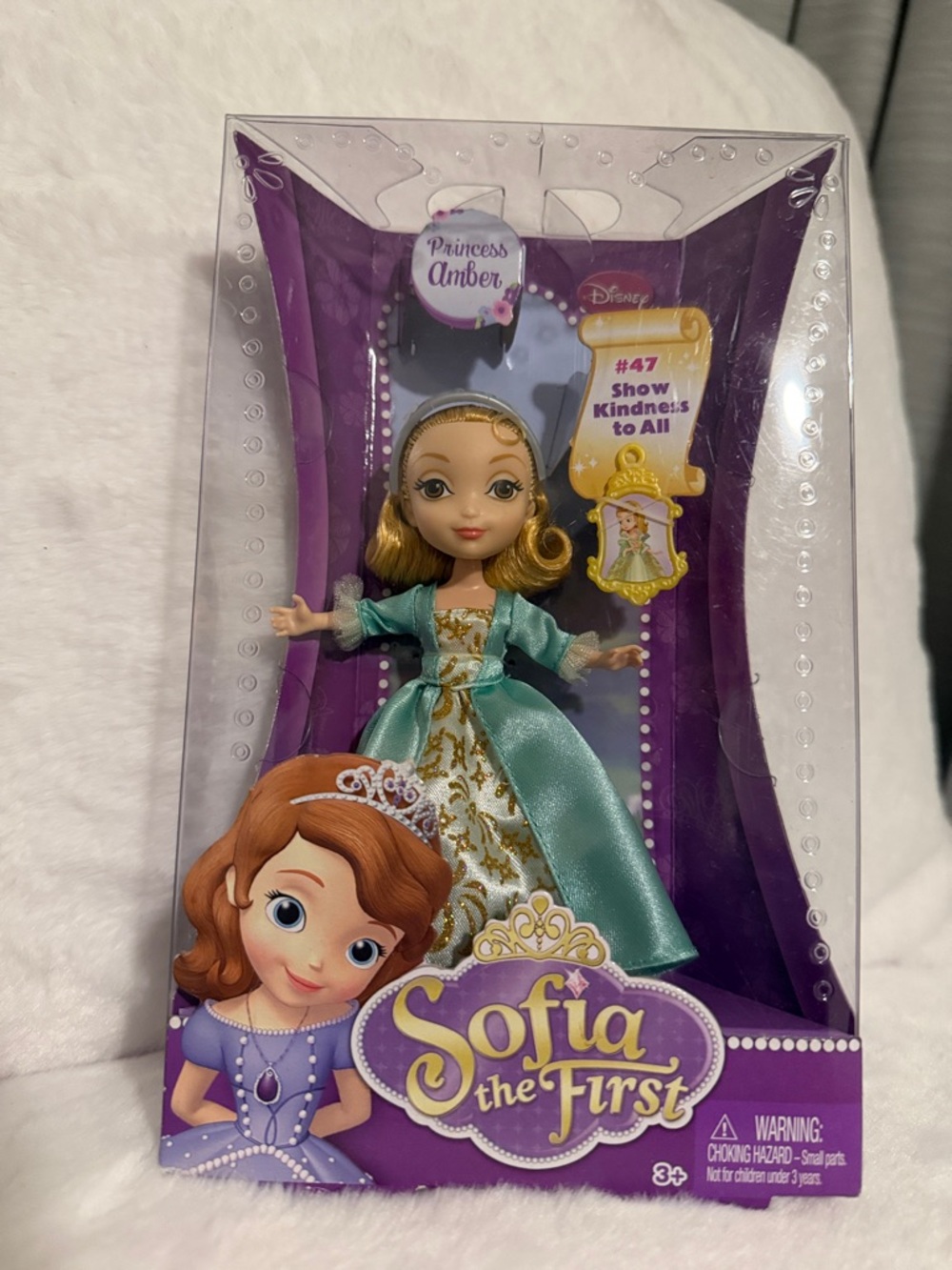 Disney Sofia the First Princess Amber Doll & Charm NEW! #47 show kindness to all